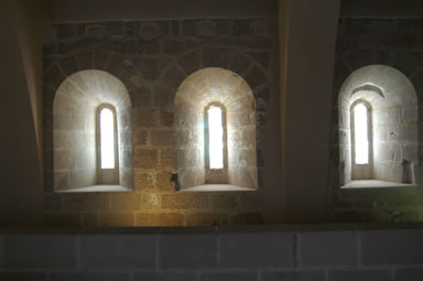 ventanas del dormitorio del monasterio de Rueda